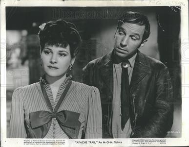 1942 Press Photo Actor Lloyd Nolan and Actress Ann Ayars. Buy Cheap Countdown Package