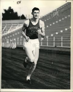 1943 Press Photo Pat Haley, Hurdles, Washington State - nes06841 Really Cheap Shoes Online