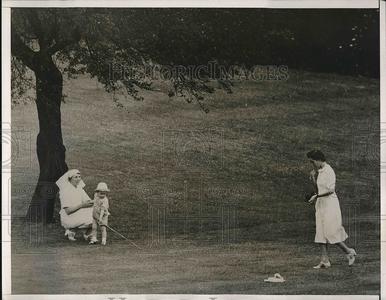 1938 Press Photo Lance Haugwitz Reventlow & Countess Barbara Hutton At Park Outlet Lowest Pice