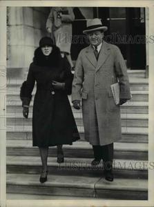 1930 Press Photo Senator & Mrs Robert La Follette of Wisconson Free Shipping Sale Online