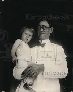 1928 Press Photo George Des Chappelles Alexis and his grandson, Harold Edwin Discount For Cheap