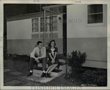 1945 Press Photo George Bowman and Bernice Rubright Goodyear employees Pay With Paypal Cheap Online