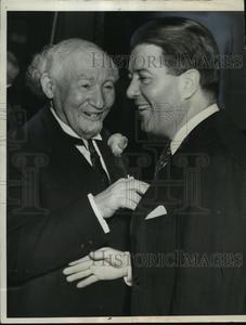 1937 Press Photo State Treasurer Sol Levitan with Senator La Follette New Arrival Cheap Online
