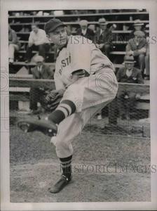 1937 Press Photo Ted Olson, Rookie Pitcher With Credit Card For Sale