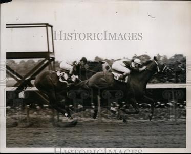 1938 Press Photo Belmont NY race Danger Point wins vs Snark, Caballero Clearance 2025