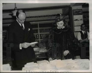 1938 Press Photo Contributions on the March of Dimes campaign Genuine For Sale