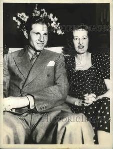 1930 Press Photo Golfer Horton Smith & Darcara Louise Doupne at Smith's Parents Cost Cheap Online