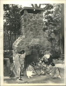 1934 Press Photo Wilds  Some Place Noon Meals girls Clearance Wholesale Pice