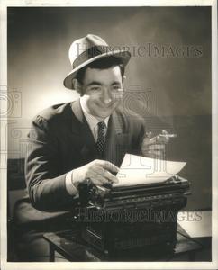 1936 Press Photo Tom Fizdale, Chicago Press Agent- RSA42821 Outlet Hot Sale