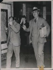 1936 Press Photo Theodore Goumis & Jack Lewis, San Quentin convicts escorted by Cheap The Cheapest