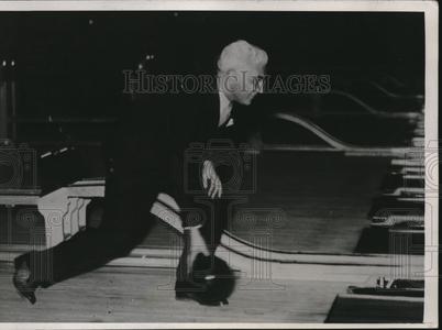 1936 Press Photo Paul McNutt at Bowling Alley Cheap Best Store To Get