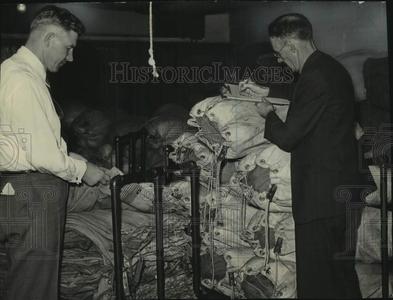 1936 Press Photo Milwaukee mail inventory being taken by superintendent of mails With Mastercard For Sale