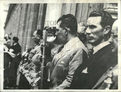 1938 Press Photo President Cardenas Salute Cheering Fast Delivery Online