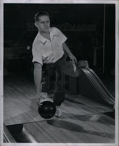 1947 Press Photo Bowler Charles Chuck O'Donnell Countdown Package Cheap Online