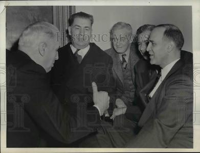 1943 Press Photo Washington DC These senators in animated discussion. Free Shipping Sast