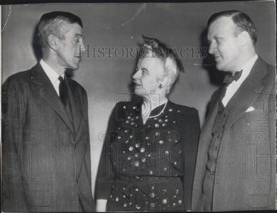 1944 Press Photo Governor Leverett Saltonstall, Miss Marion martin, and Mayor Cheap Pice Store