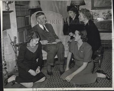 1944 Press Photo Governor Leverett Saltonstall, Mrs. F.S. VonStade, Jr., Mrs. Sast Online