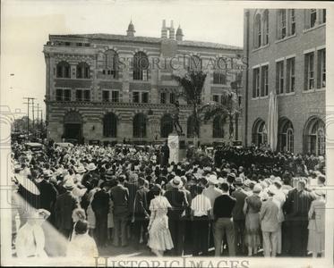 1930 Press Photo A Huge bronze statue of the Trojan Collections Online