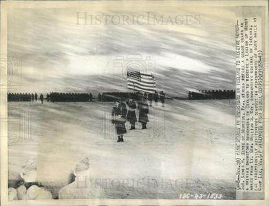 1943 Press Photo Sgt Lewis Zerse Receives Merit Award Cheap Low Shipping