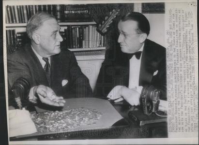 1944 Press Photo President Roosevelt With Money Raised For March Of Dimes Online Online Cheap Pice