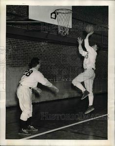 1943 Press Photo Willard Donovan, Phil Masi, Boston Braves Practice Session With Paypal