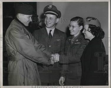 1945 Press Photo Russell Pancoast, TWA Capt JP Carr, Sgt HE Kiker,AM Dickson Buy Cheap Clearance