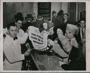 1944 Press Photo Omaha, Neb Bar keep Harry Hale as gov. votes for Dry ban Pick A Best Sale Online