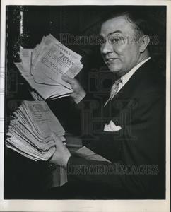 1946 Press Photo Sen Lee O'Daniel D of Tex with telegrams after Senate filbuster Discount Outlet Store