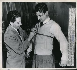 1947 Press Photo Phil Rizzuto N.Y Yankees take measurments by Gene Hermanski Big Discount For Sale