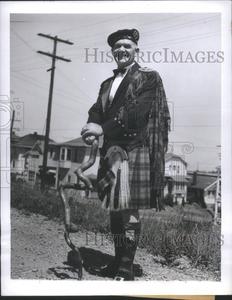 1944 Press Photo Charlie Robertson, models one of Fredr Cheap Sale Websites