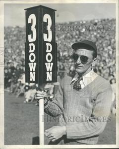 1947 Press Photo Down Muker Football Equipment Michigan Cheap Sale Looking For