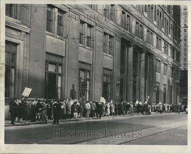 1947 Press Photo Detroit Telephone strikes picket line Cheap Pice
