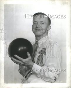 1947 Press Photo Eddie Krens Outlet Store Cheap Pice