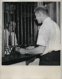 1948 Press Photo Bill Veeck At Bank Owner Cleveland Indians MLB Baseball Team Outlet New