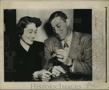 1948 Press Photo Pittsburgh Steelers Ray Evans engaged to wed Edith Darby Limited Edition Sale Online