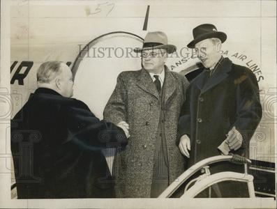 1947 Press Photo Waalter S. Thompson greets Hon. J.Walter Jones Tumblr Online