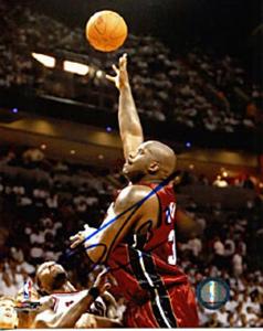Shaquille O'Neal Autographed / Signed Lay Up vs. Bulls Miami Heat 8x10 Photo Sale View