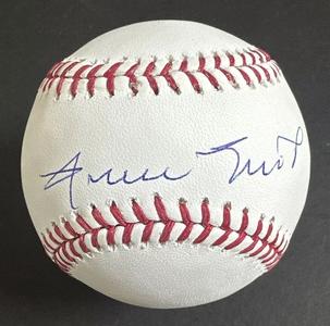 Willie Mays Signed Official Baseball Giants Hof Gem Mint Autograph Mlb Auth Holo Outlet Store Locations