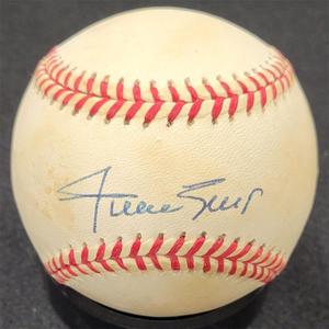 Willie Mays signed Official National NL Baseball autograph Giants  PSA sticker Authentic