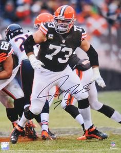 Joe Thomas Signed Cleveland Browns Action vs Bears 16x20 Photo (SCHWARTZ COA) Sale 2025 Unisex