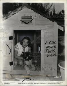 1938 Press Photo Actress Bryan In Large Dog House - RRW13187 Outlet Largest Supplier