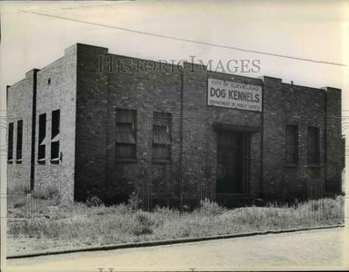 1945 Press Photo New Dog Kennel, W 32 & Clark - cva84621 Explore