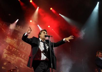 Bryan Ferry uzivo Outlet Looking For