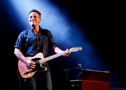 Bruce Springsteen sa gitarom Buy Cheap 2025