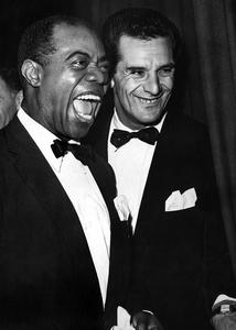 Louis Armstrong u odelu Cheap Professional