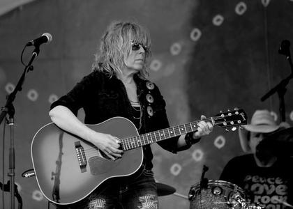 Lucinda Williams svira Wiki For Sale