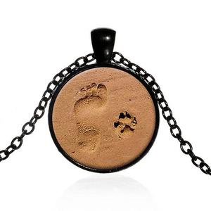 Footprint & Dog Paw Print In The Sand Necklace Cheap Sale Sast