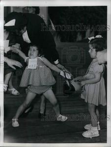 1950 Press Photo Baby contest at Paris' Bois De Boulogne - nea26020 Free Shipping Official