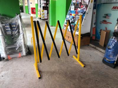 Aiko Expanding Gate 22Cm-2.5M High 95Cm Yellow/Black (Without Wheel) #7613 | Model : GATE-7613 2025 New Cheap Online