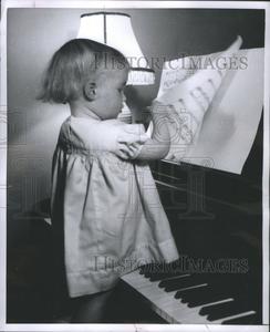 1954 Press Photo Babies Playing Deals Cheap Pice